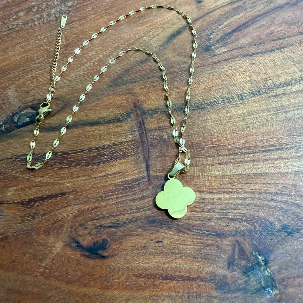 Women’s Gold Clover Stainless Steel Necklace Printed Clover Flower W Lip Chain